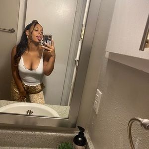 Meet your Posher, Alexis